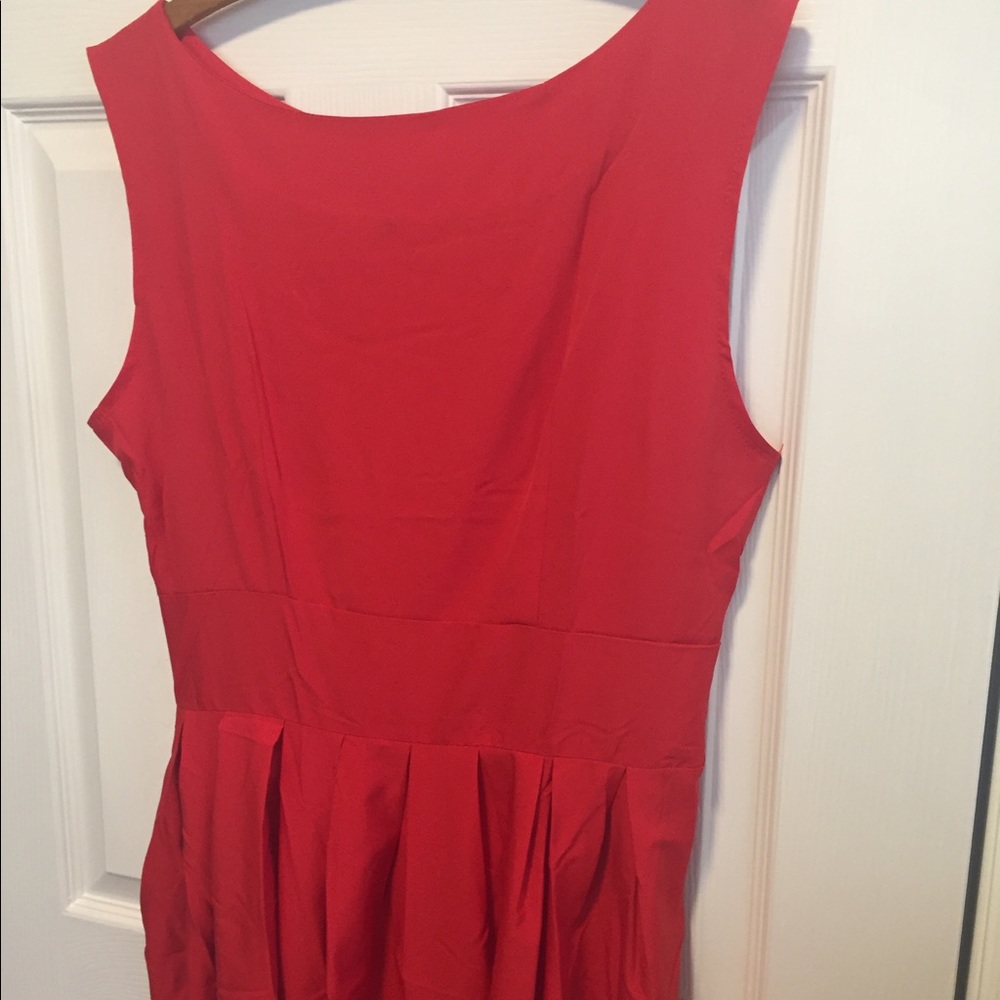Red sleeveless midi dress